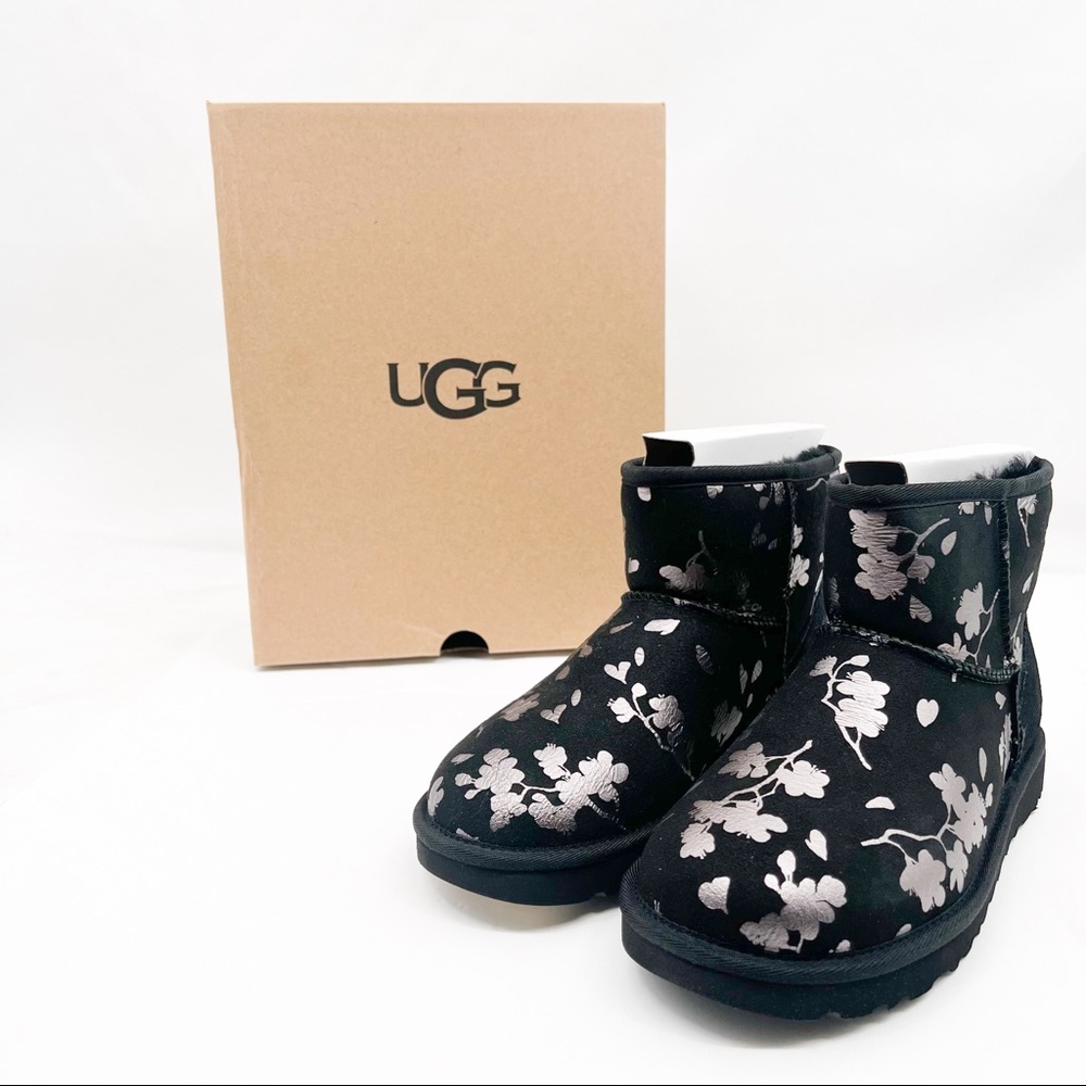 UGG CLASSIC MINI FLORAL FOIL BOOTS-Color BLACK